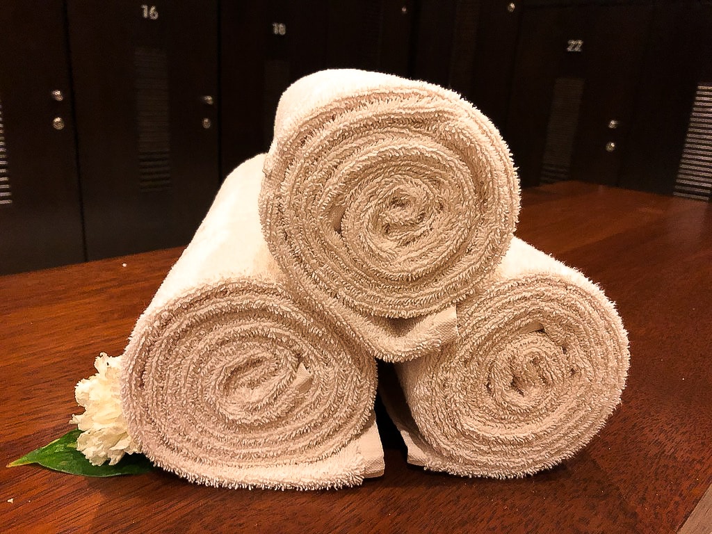 At Grand Velas Se Spa, they pay attention to even the smallest details, like making sure the towels are rolled just right, waiting for guests.